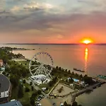 Holiday Hotel Siofok Otel