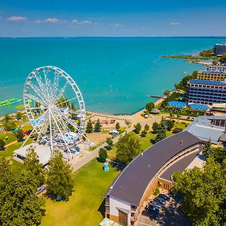 Holiday Hotel Siofok Otel 3*