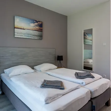 Holiday Hotel Siofok Hotell 3*