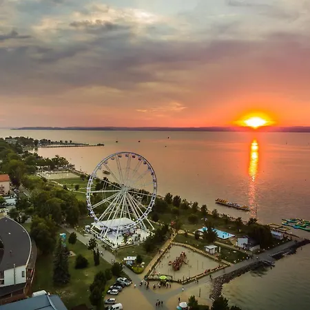 Holiday Hotel Siofok Otel