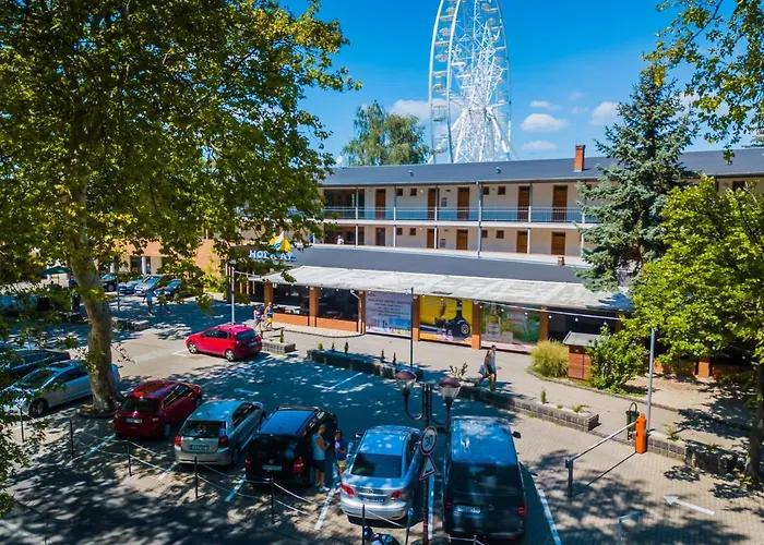 Holiday Hotel Siofok 3* שיופוק