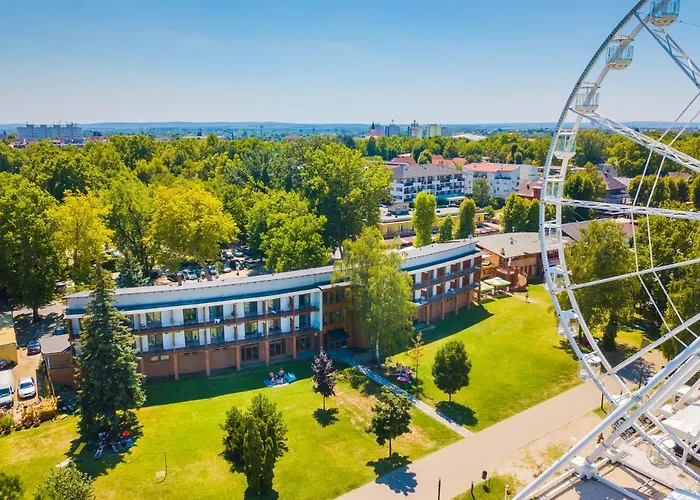 Holiday Hotel Siofok シオーフォク